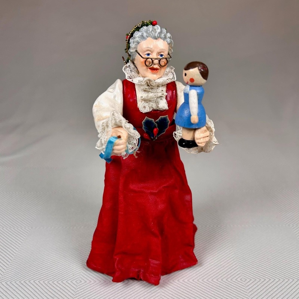 1993 Vintage Possible Dreams Clothtique  Mrs Claus 7" Figure with Doll